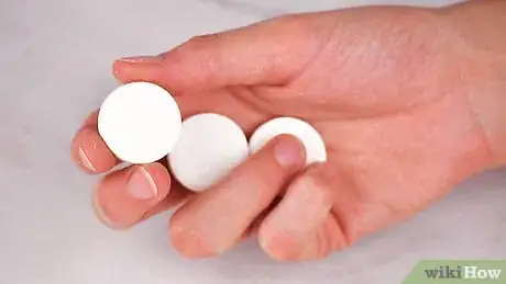 Imagem intitulada Clean Your Fingernails Step 12