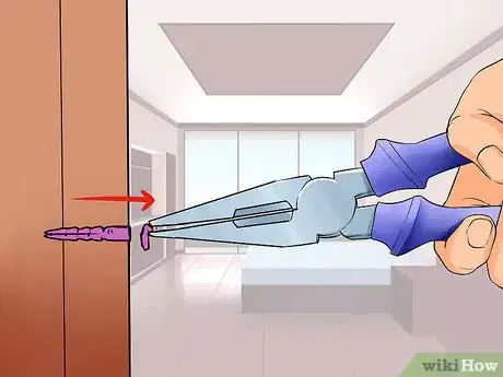 Imagem intitulada Remove Wall Anchors Step 2