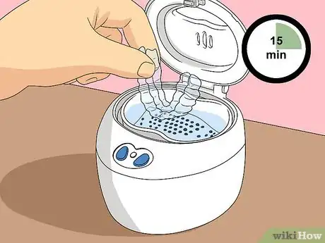 Imagem intitulada Clean Invisalign Step 9