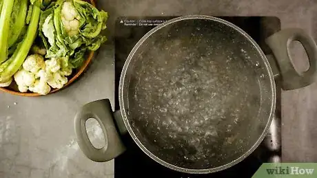 Imagem intitulada Cook Fresh Cauliflower Step 2