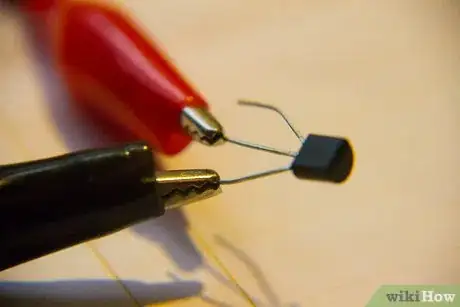 Imagem intitulada Test a Transistor Step 7