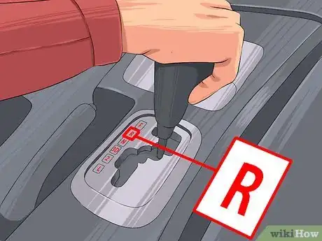 Imagem intitulada Reverse Into a Car Parking Space Step 2