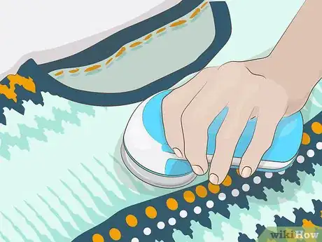 Imagem intitulada Remove Lint from Clothes Step 5