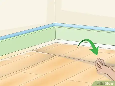 Imagem intitulada Paint Baseboards Step 6