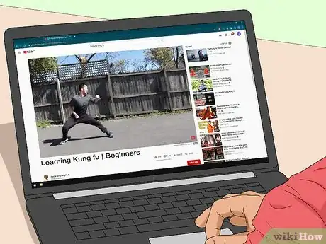 Imagem intitulada Learn Kung Fu Yourself Step 3