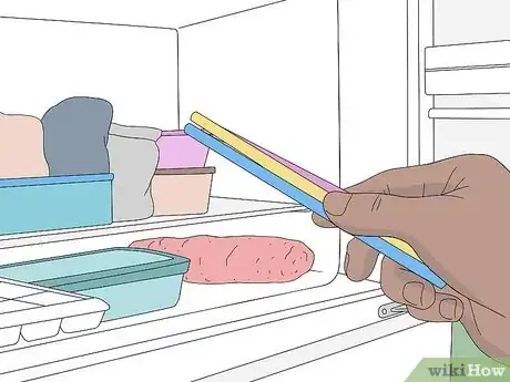 Imagem intitulada Make Glow Sticks Glow Again Step 3