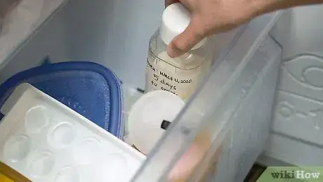 Imagem intitulada Freeze Milk Step 3