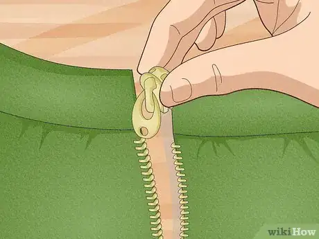Imagem intitulada Fix a Separated Zipper Step 7