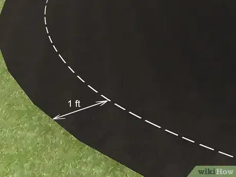 Imagem intitulada Level Ground for a Pool Step 18