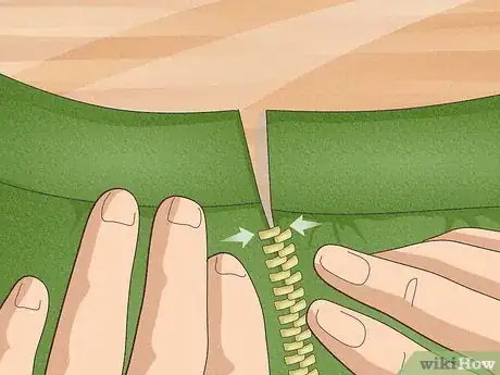 Imagem intitulada Fix a Separated Zipper Step 8