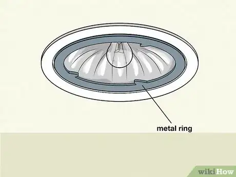 Imagem intitulada Change a Ceiling Light Bulb Step 9