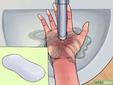 Imagem intitulada Clean a New Ear Piercing Step 7