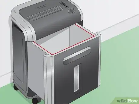Imagem intitulada Unjam a Paper Shredder Step 2