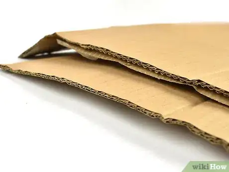 Imagem intitulada Build a Cardboard Boat Step 7