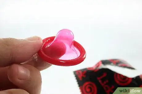 Imagem intitulada Check a Condom Step 12