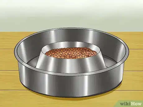 Imagem intitulada Keep Ants Out of Pet Food Step 2