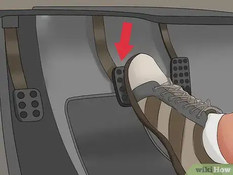 Imagem intitulada Drive a Car in Reverse Gear Step 2