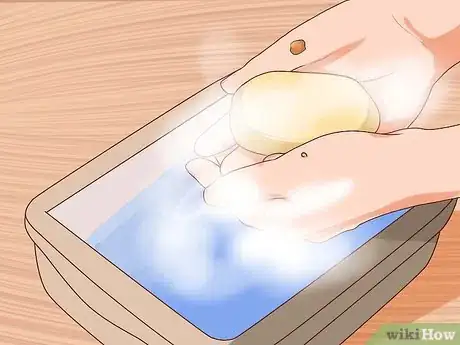 Imagem intitulada Remove Warts Naturally Using Garlic Step 2