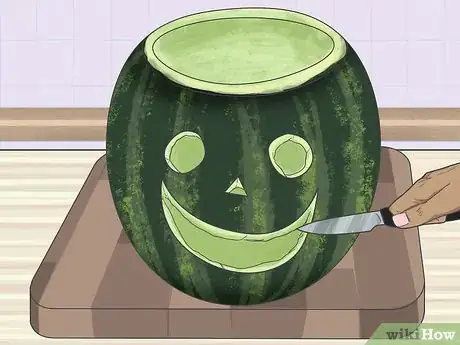 Imagem intitulada Carve a Smile on a Watermelon Step 5