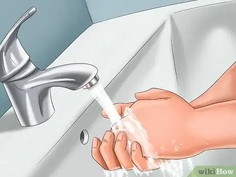 Imagem intitulada Avoid Germs Step 8