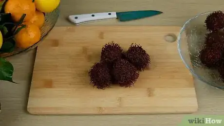 Imagem intitulada Eat a Rambutan Step 1