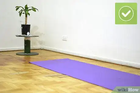 Imagem intitulada Do Center Splits Step 12