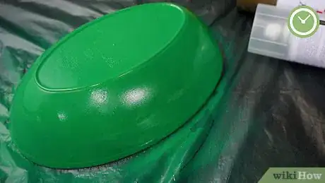 Imagem intitulada Paint on Plastic Step 12