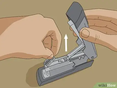 Imagem intitulada Fix a Jammed Manual Stapler Step 2