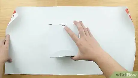 Imagem intitulada Wrap a Present Step 4