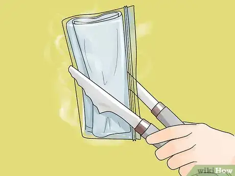 Imagem intitulada Make a Warm Compress Step 9