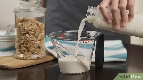Imagem intitulada Freeze Milk Step 1