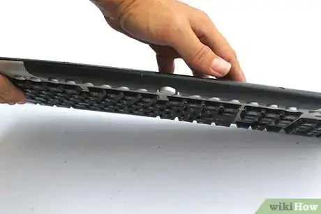 Imagem intitulada Fix a Jammed Keyboard Key Step 3