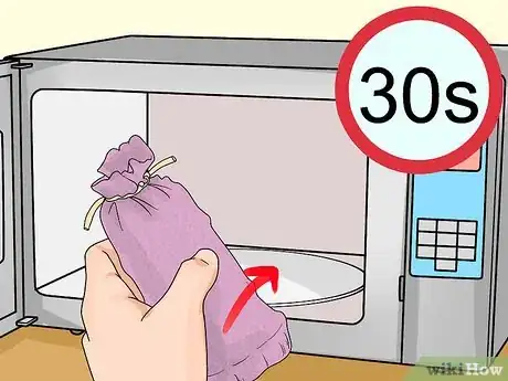 Imagem intitulada Make a Warm Compress Step 4