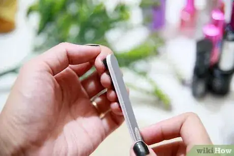 Imagem intitulada Clean Gel Nails Step 6