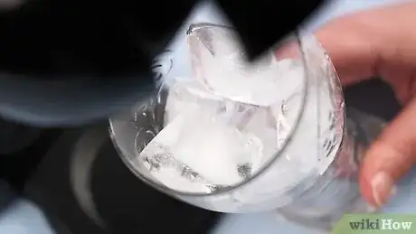 Imagem intitulada Make Ice Step 13