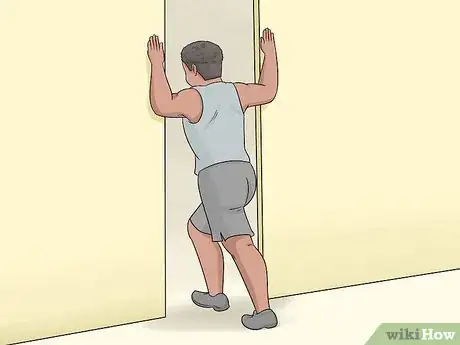 Imagem intitulada Fix Rounded Shoulders Step 6