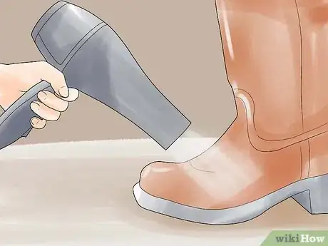 Imagem intitulada Stretch Boots Step 19