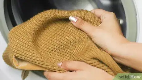 Imagem intitulada Remove Lint from Clothes Step 15