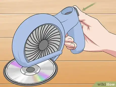 Imagem intitulada Clean a PS4 Disc Step 7