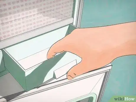 Imagem intitulada Clean a Refrigerator Step 3