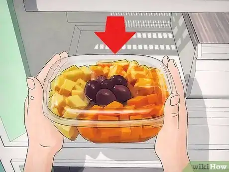 Imagem intitulada Clean a Refrigerator Step 1