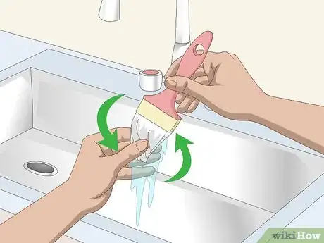 Imagem intitulada Clean Oil‐Based Paint Step 4