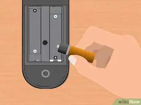 Imagem intitulada Turn On a Device With a Universal Remote Step 1