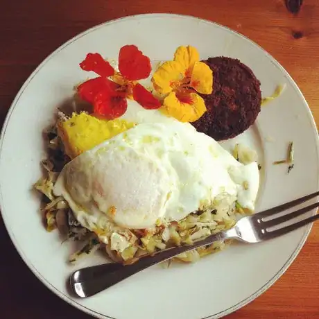 Imagem intitulada A flowery breakfast.