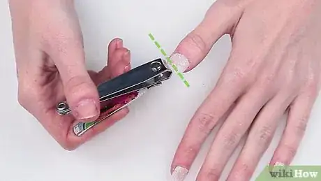 Imagem intitulada Remove Acrylic Nails Step 1