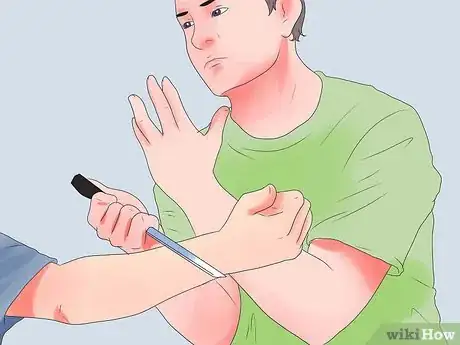 Imagem intitulada Become Good at Knife Fighting Step 14