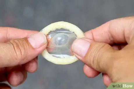 Imagem intitulada Check a Condom Step 15