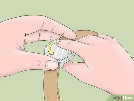 Imagem intitulada Pry off a Watch Backing Without Proper Tools Step 8