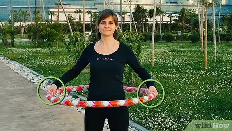 Imagem intitulada Hula Hoop Step 6
