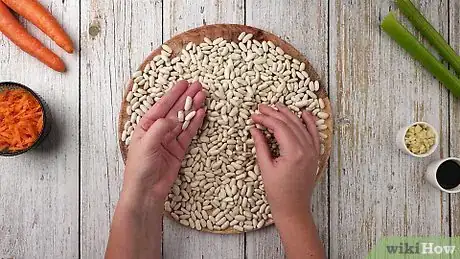 Imagem intitulada Cook Navy Beans Step 1